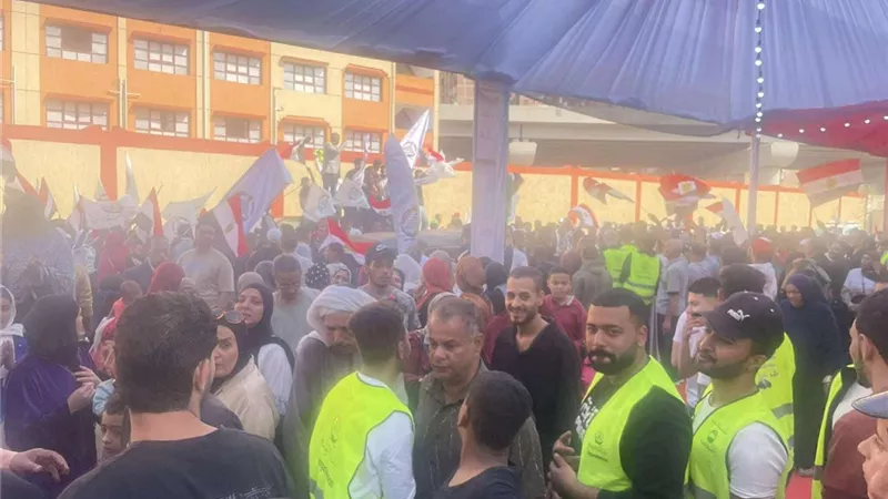 إقبال كثيف للمواطنين على لجنة الصفا والمروة بالهرم في اليوم الثاني لانتخابات النواب