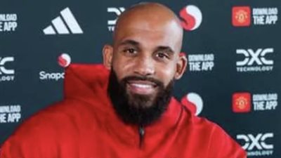 لاعب مانشستر يونايتد يتوج بجائزة أفضل لاعب لشهر أكتوبر في الدوري الإنجليزي