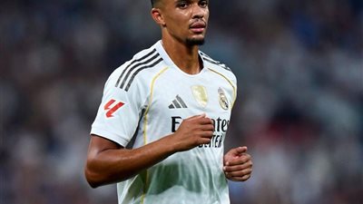 صدمة جديدة لألكسندر أرنولد في ريال مدريد.. مورينيو لا يضمن له مكانًا أساسيًا