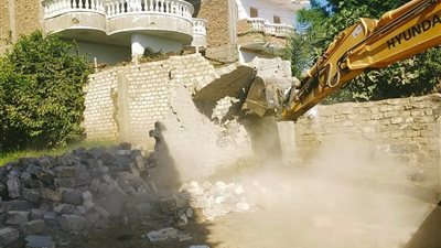 إزالة 21 حالة تعد واسترداد 26 فدان خلال حملات مكبرة بأسيوط 
