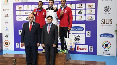وزير الرياضة يتوج أبطال مصر في بطولة العالم للرماية 2025