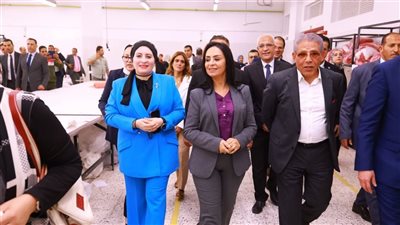 افتتاح مجمع صناعي بالفيوم لدعم المرأة المصرية ومتابعة خطوط إنتاج الملابس الجاهزة