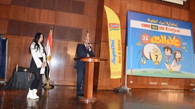 حسين الزناتي يوجّه رسالة محبة للأطفال في احتفالية «علاء الدين» بأعياد الطفولة