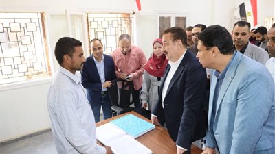 محافظ المنوفية يتفقد مجمع خدمات المواطنين بسنتريس ويطالب بتحسين الأداء