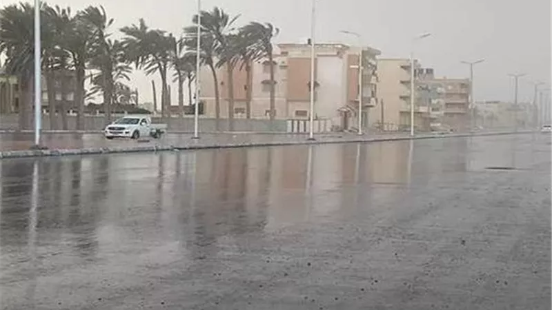 محافظ القليوبية يؤكد على سرعة شفط مياه الأمطار لضمان انسيابية المرور وحماية المواطنين
