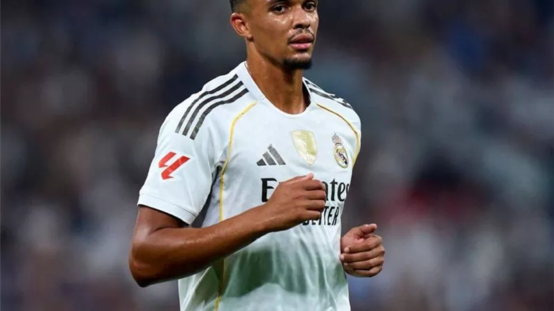 هل يشعر ريال مدريد بالندم على صفقة أرنولد؟ رومانو يحسم الجدل