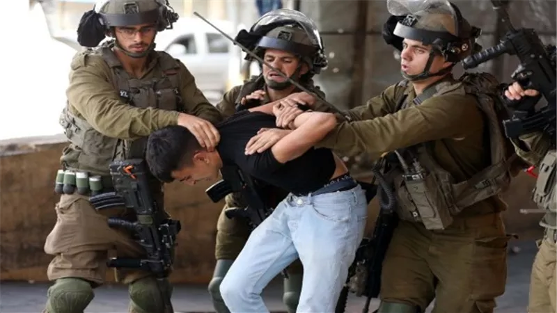 حملة اعتقالات مكثفة من جنود الاحتلال بالضفة الغربية.. 10 معتقلين خلال ساعات