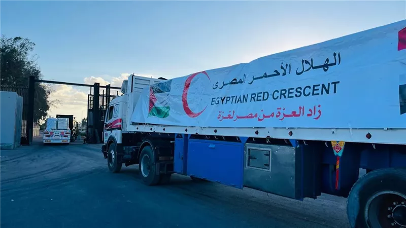القاهرة الإخبارية: الاحتلال يمنع مرور شاحنات المساعدات المحمّلة بالخيام والبطاطين إلى غزة