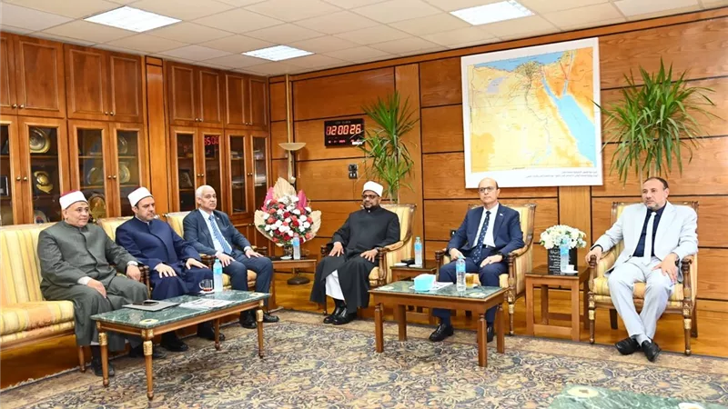 رئيس جامعة أسيوط يشيد بأداء مجمع البحوث الإسلامية التنويري