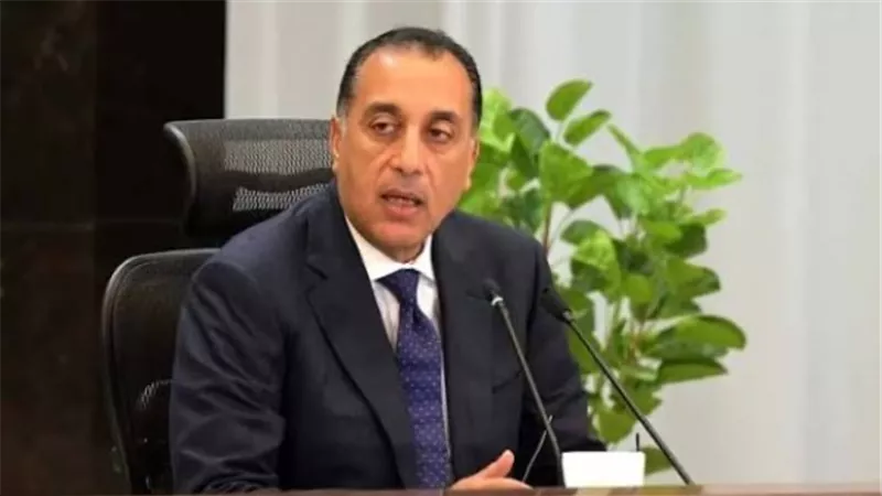 رئيس الوزراء يجتمع مع أعضاء اللجنة الاستشارية لبحث النتائج السياسية
