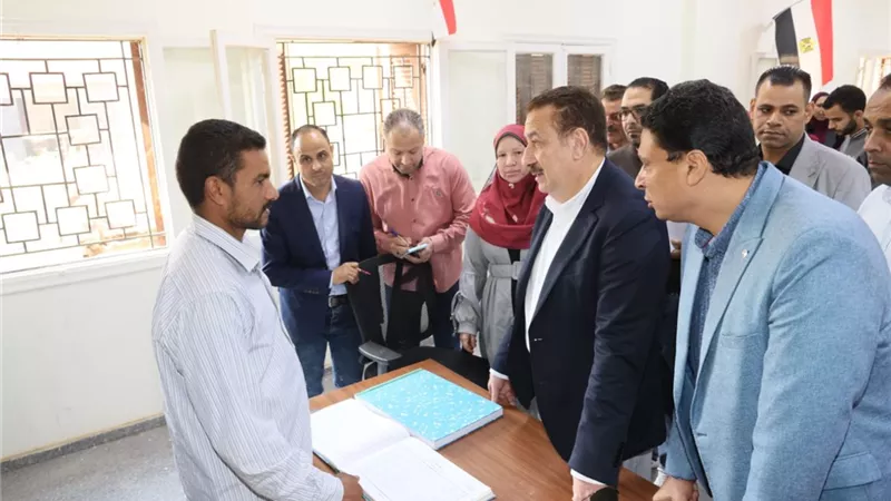 محافظ المنوفية يتفقد مجمع خدمات المواطنين بسنتريس ويطالب بتحسين الأداء
