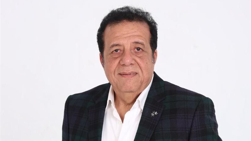 الدكتور عاطف عبد