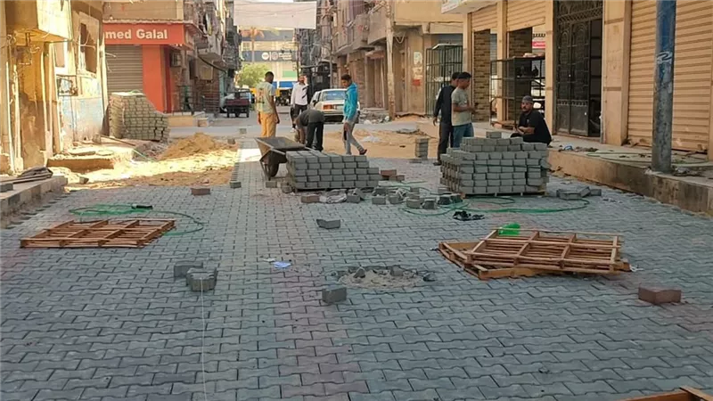 محافظ كفر الشيخ يتفقد أعمال تركيب الإنترلوك بعدد من شوارع عاصمة المحافظة