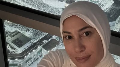 هند صبري تشارك جمهورها لحظات روحانية أثناء أداء مناسك العمرة