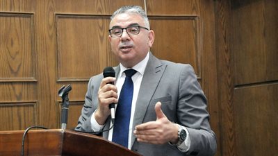 عميد تجارة عين شمس: نعمل على توفير مسارات مبتكرة تساعد الطلاب على تطوير أفكارهم