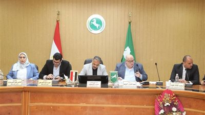 محافظ الشرقية يترأس غرفة عمليات متابعة اليوم الأول لانتخابات النواب 2025