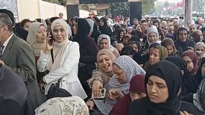 حشود غفيرة أمام مدرسة عمرو بن العاص بمصر القديمة للمشاركة في الانتخابات البرلمانية 2025 