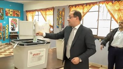 وزير المالية يدلي بصوته في انتخابات مجلس النواب بلجنة مساكن شيراتون