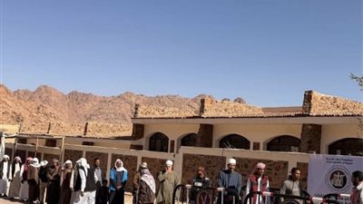 حشود غفيرة باللجان الانتخابية في جنوب سيناء للمشاركة في انتخابات مجلس النواب 2025