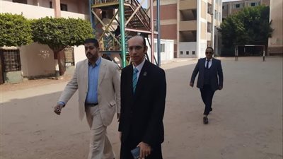 محمد عبد العزيز يدلي بصوته بالقليوبية ويؤكد أهمية المشاركة في انتخابات مجلس النواب 2025