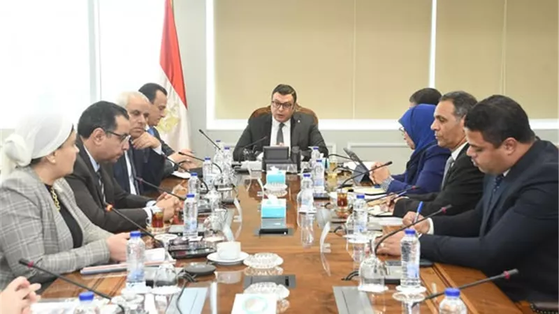 وزير الإسكان يتابع مشروعات 