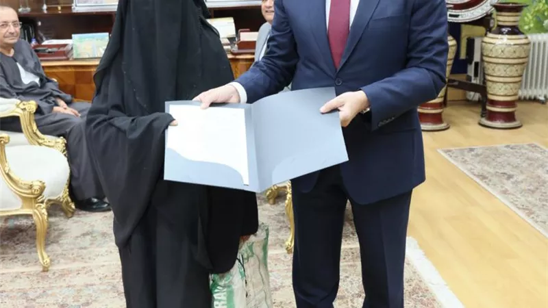 محافظ المنوفية يسلّم 11 عقد تقنين جديد لأراضي أملاك الدولة للمواطنين المستوفين للشروط