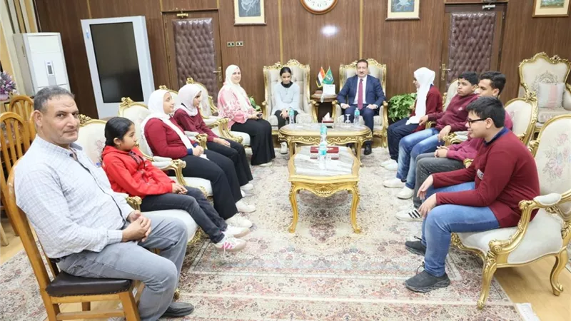 محافظ المنوفية يكرم الطلاب المتفوقين بمدرسة النور للمكفوفين بشبين الكوم 