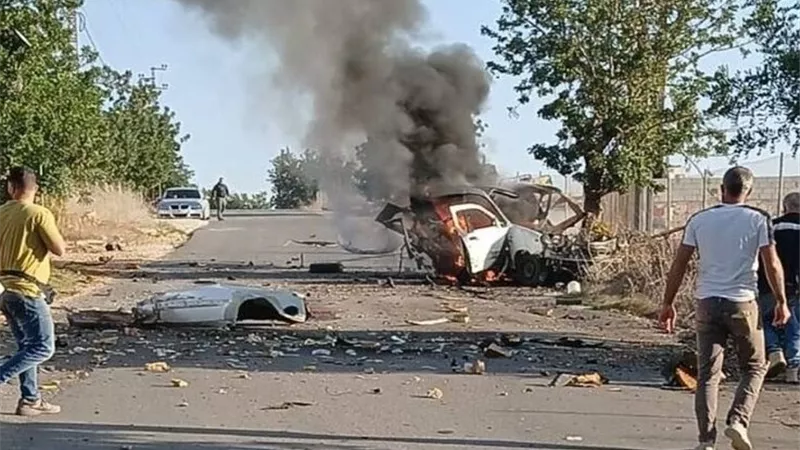 الاحتلال الإسرائيلي يستهدف سيارة مدنية بصاروخين في جنوب لبنان