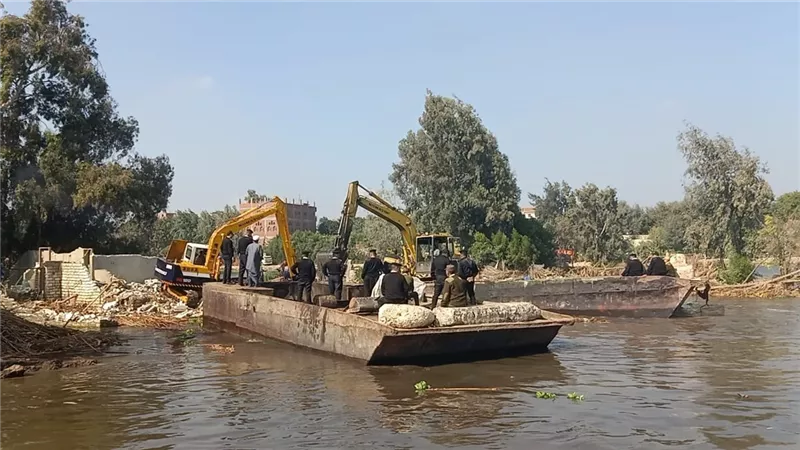 محافظ المنوفية يتابع جهود إزالة التعديات الخطرة على أراضي طرح النهر