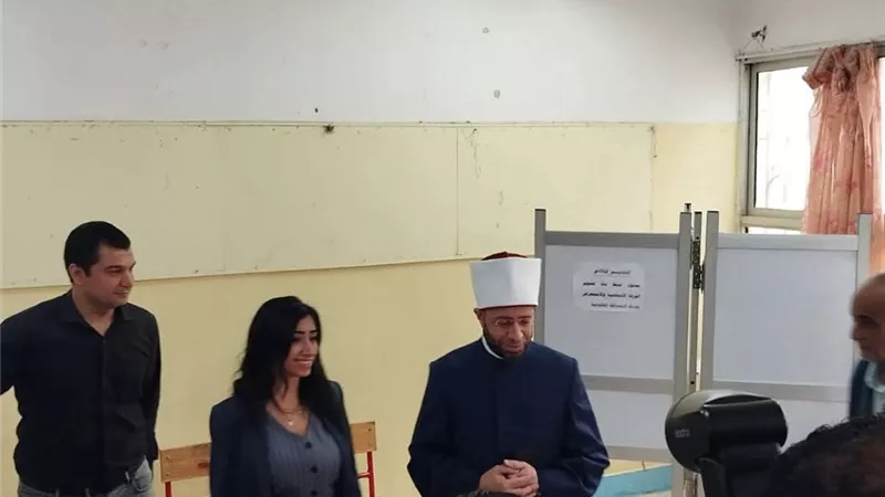 وزير الاوقاف يدلي بصوته في الانتخابات البرلمانية 2025