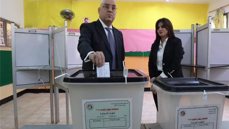 عاصم الجزار يدلي بصوته في الانتخابات البرلمانية 2025