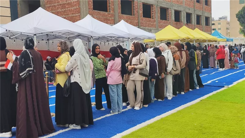 بدء توافد الناخبين أمام لجان الاقتراع في انتخابات مجلس النواب ٢٠٢٥ الإسماعيلية