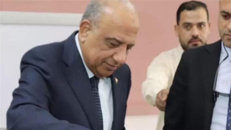 وزير الكهرباء يدلي بصوته في الانتخابات البرلمانية 2025