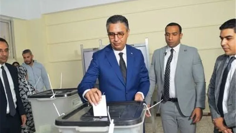 وزير التموين يشارك في التصويت بالمرحلة الثانية للانتخابات البرلمانية بالقاهرة