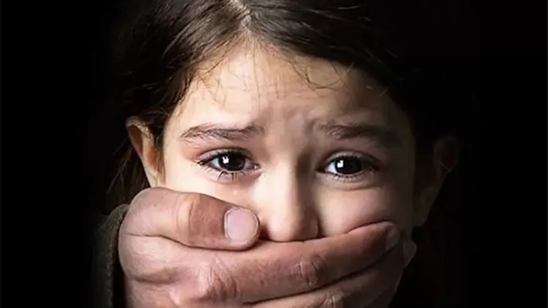 كيف نحمي أبناءنا ونساندهم عند التعرض للتحرش؟.. أستاذ بجامعة القاهرة يوضح