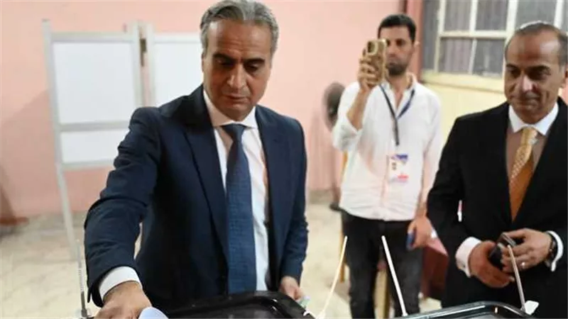 رئيس جهاز حماية المستهلك يدلي بصوته في انتخابات مجلس النواب بمدينة نصر