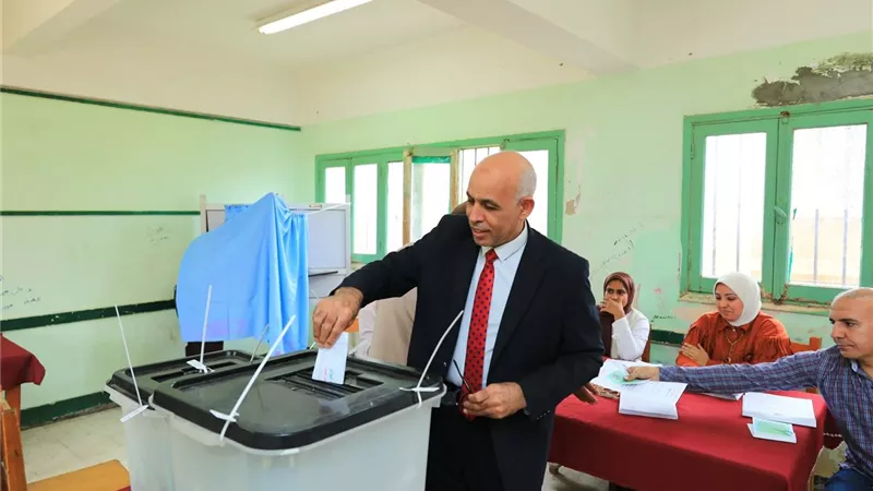 رئيس جامعة كفر الشيخ يدلي بصوته ويدعو للمشاركة في انتخابات النواب 2025