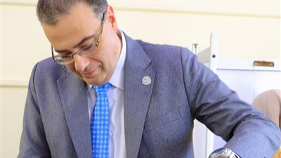 رئيس الجهاز المركزي للتنظيم والإدارة يدلي بصوته في انتخابات النواب 