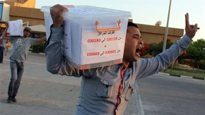«الوطنية للانتخابات»: نجل مرشح يقتحم لجنة انتخابية.. ويكسر صندوق اقتراع بالدقهلية 