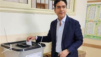 ضياء داود يدلي بصوته في الانتخابات البرلمانية 