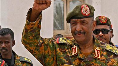 البرهان يحذر: السودان على مفترق طرق بين الانهيار والتعافي