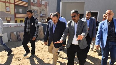 بتكلفة 31 مليون جنيه.. محافظ أسيوط يتفقد التشطيبات النهائية لسوق أبنوب الحضري 