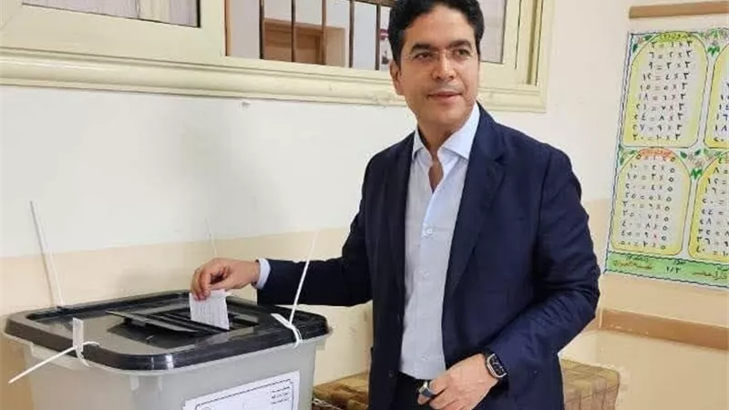 ضياء داود يدلي بصوته في الانتخابات البرلمانية 