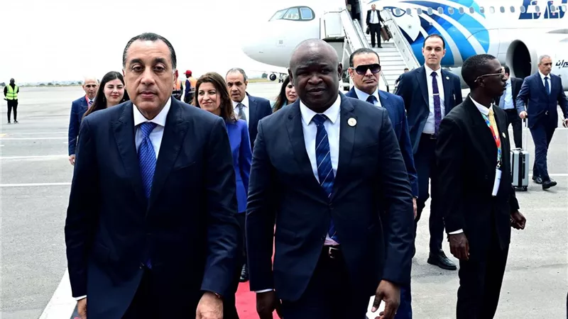 رئيس الوزراء يصل إلى لواندا لتمثيل الرئيس السيسي في القمة الأفريقية الأوروبية