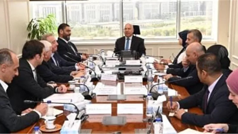 وزير الصناعة يبحث مع شركات إيطالية مشروعا مشتركا لتصنيع المحركات الكهربائية 