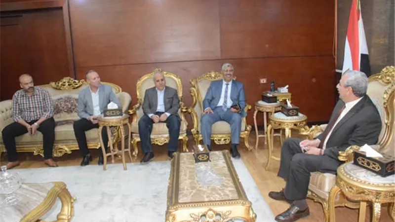 محافظ الغربية يلتقي رئيس شركة جنوب الدلتا للكهرباء لتعزيز خطط التطوير ورفع جودة الخدمات
