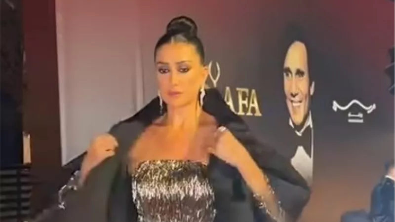 غادة عبد الرازق تتأثر بتكريمها في مهرجان 