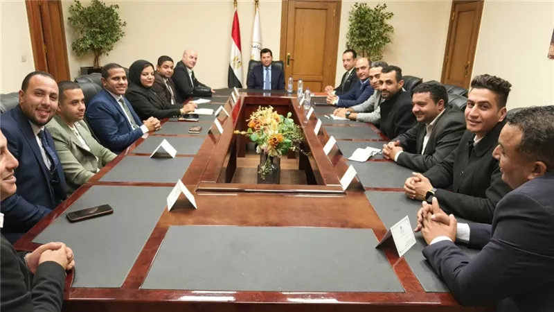 وزير الرياضة يجتمع بمجلس إدارة اتحاد الكيانات الشبابية لبحث آليات تطوير العمل الشبابي