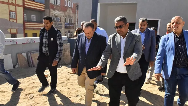 بتكلفة 31 مليون جنيه.. محافظ أسيوط يتفقد التشطيبات النهائية لسوق أبنوب الحضري 