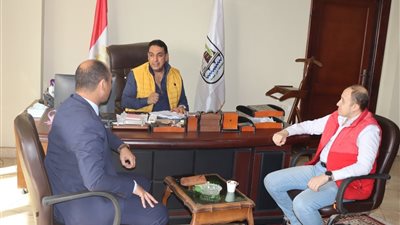 حملة مفاجئة ببني سويف تغلق مركزًا طبيًا منتحلًا للصفة وتضبط مخالفات تجارية متعددة